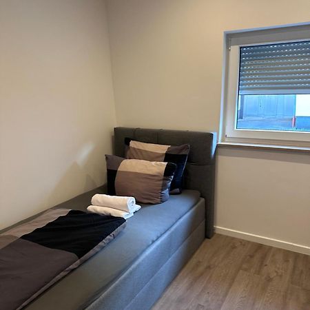 Neu Renoviert 2025! 4Zimmer 8 Einzelbetten Ferienwohnung Zeche Zollverein Essen Esterno foto