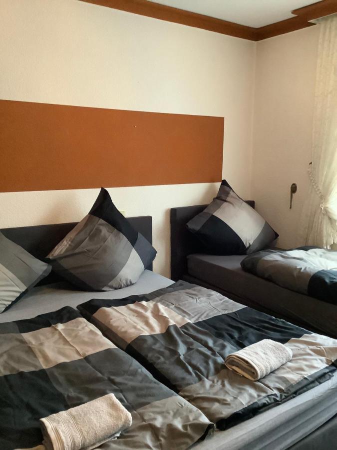 Neu Renoviert 2025! 4Zimmer 8 Einzelbetten Ferienwohnung Zeche Zollverein Essen Esterno foto