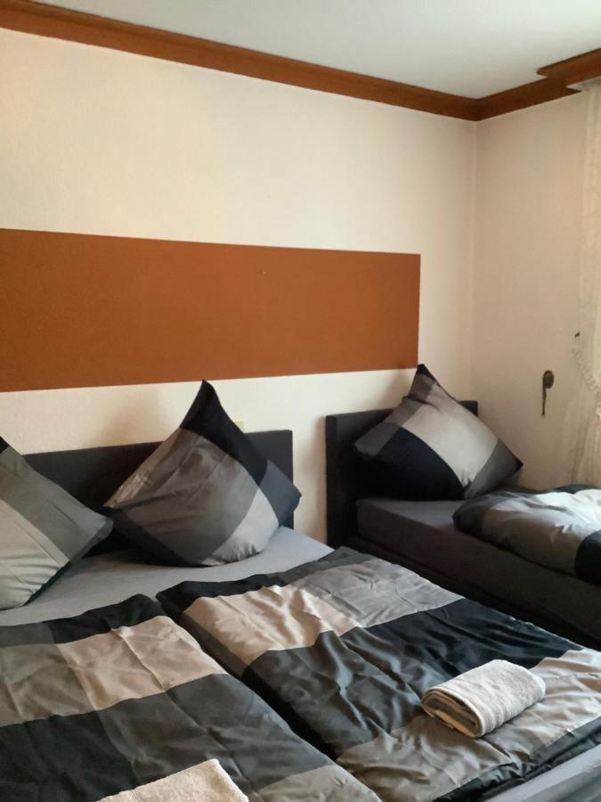 Neu Renoviert 2025! 4Zimmer 8 Einzelbetten Ferienwohnung Zeche Zollverein Essen Esterno foto