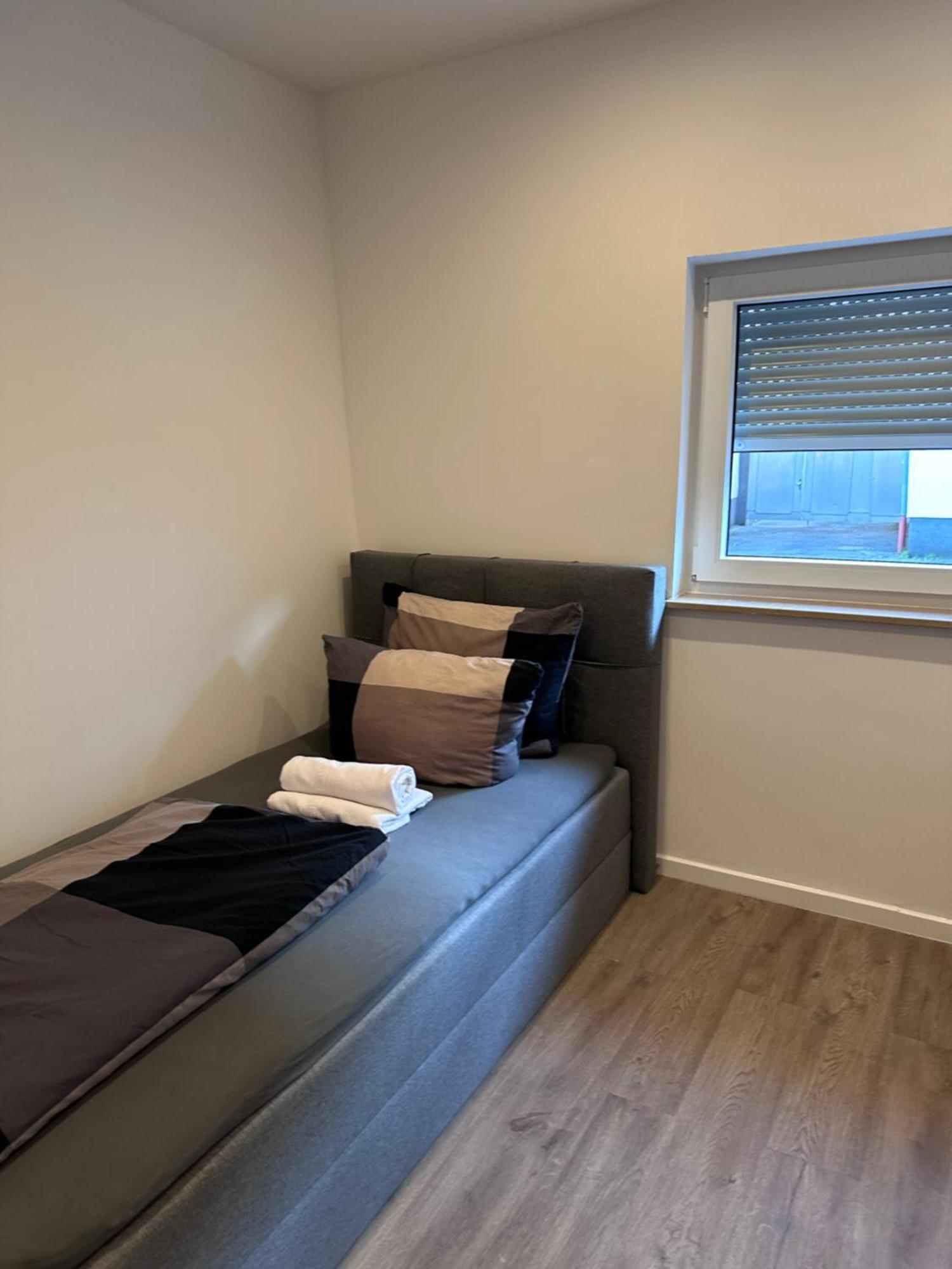 Neu Renoviert 2025! 4Zimmer 8 Einzelbetten Ferienwohnung Zeche Zollverein Essen Esterno foto