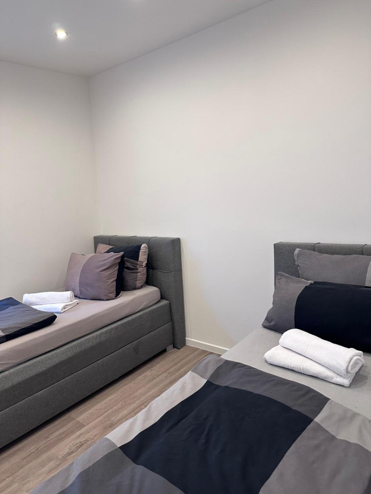 Neu Renoviert 2025! 4Zimmer 8 Einzelbetten Ferienwohnung Zeche Zollverein Essen Esterno foto